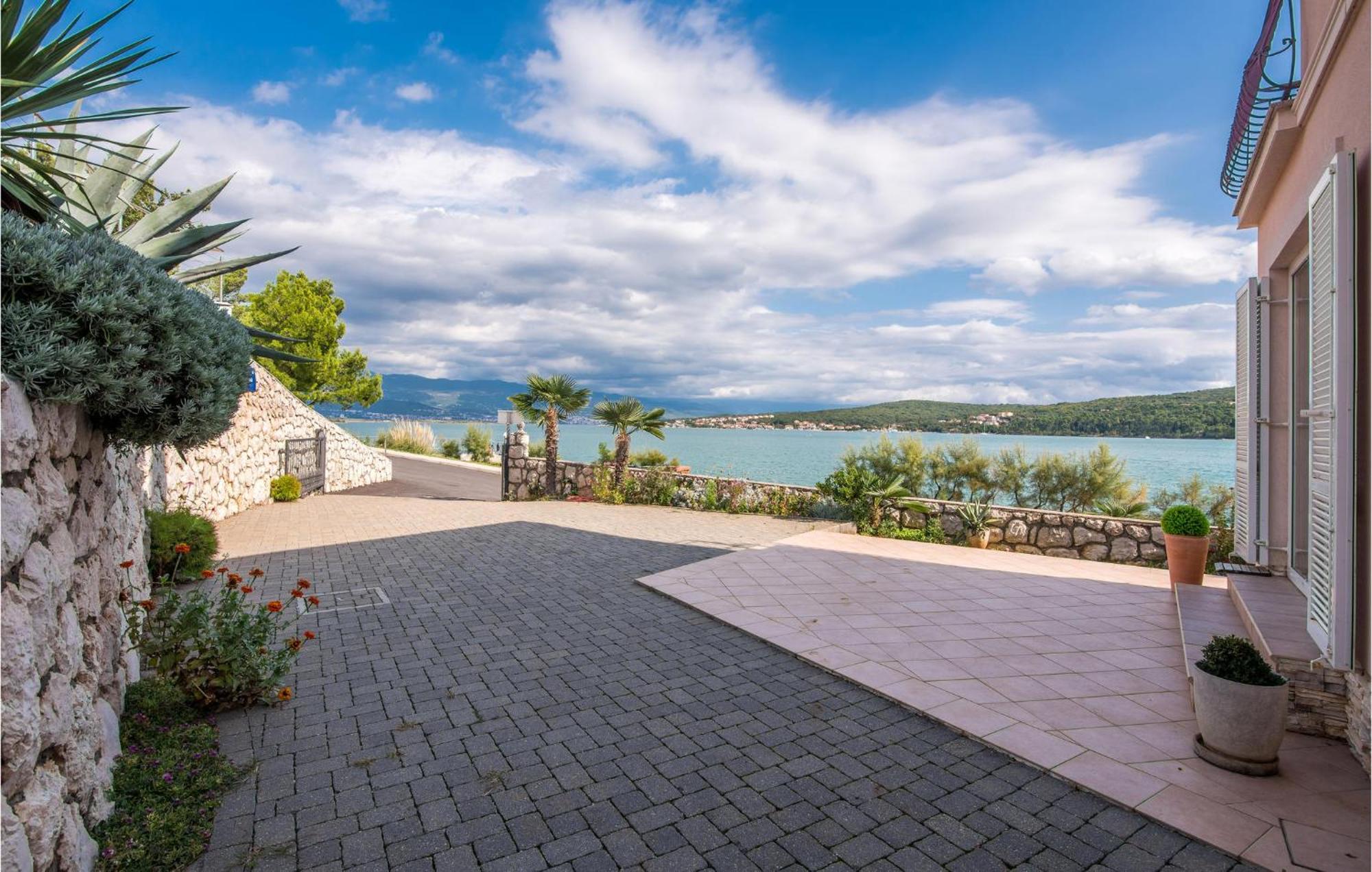 Gorgeous Apartment In Cizici With House Sea View Buitenkant foto