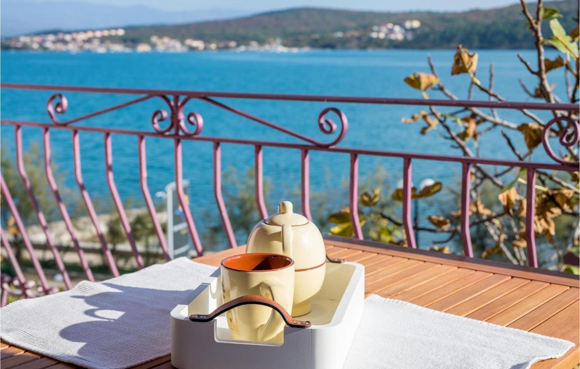 Gorgeous Apartment In Cizici With House Sea View Buitenkant foto