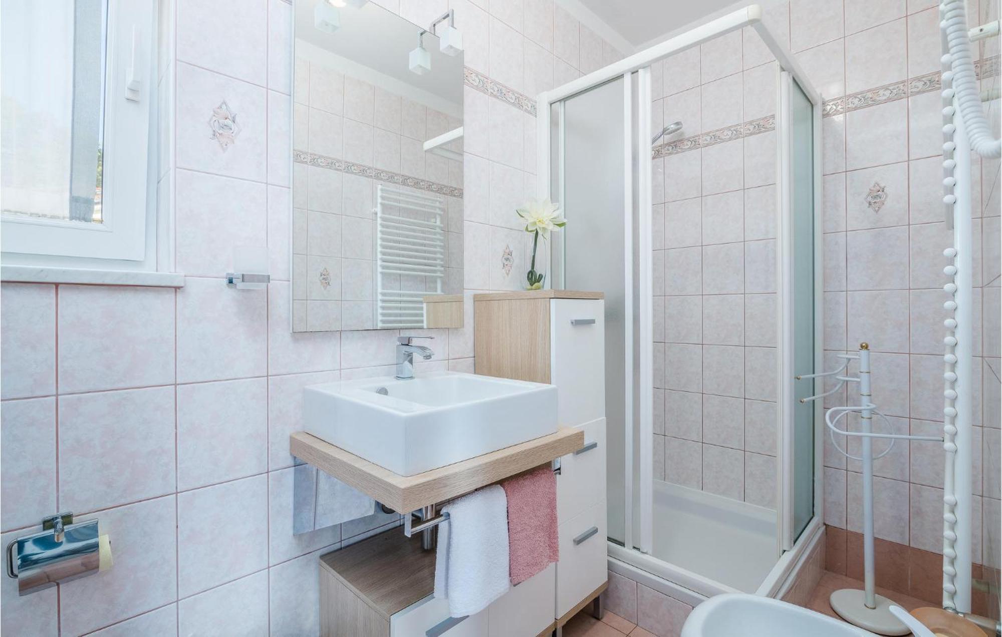 Gorgeous Apartment In Cizici With House Sea View Buitenkant foto
