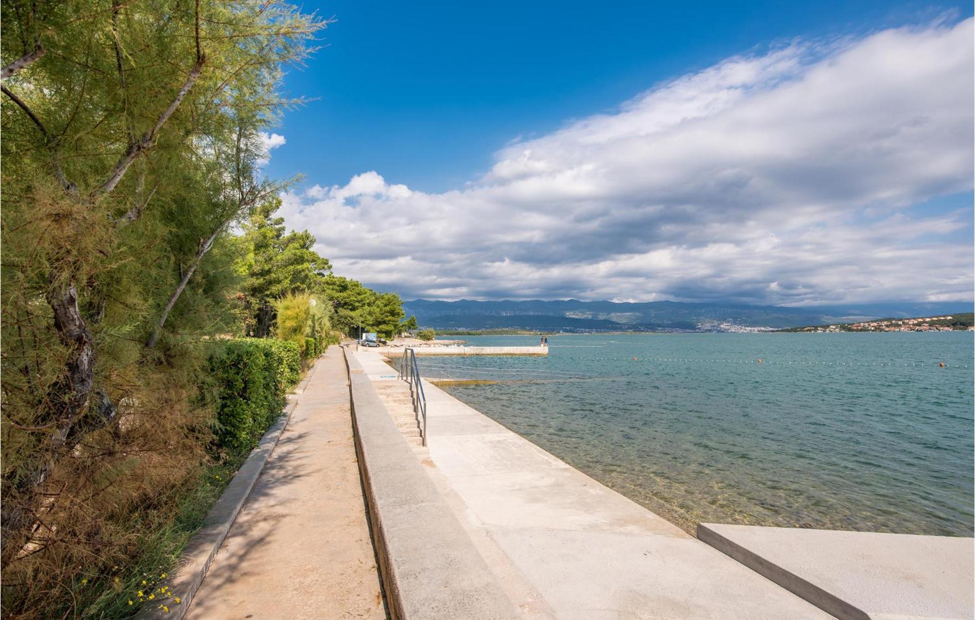 Gorgeous Apartment In Cizici With House Sea View Buitenkant foto
